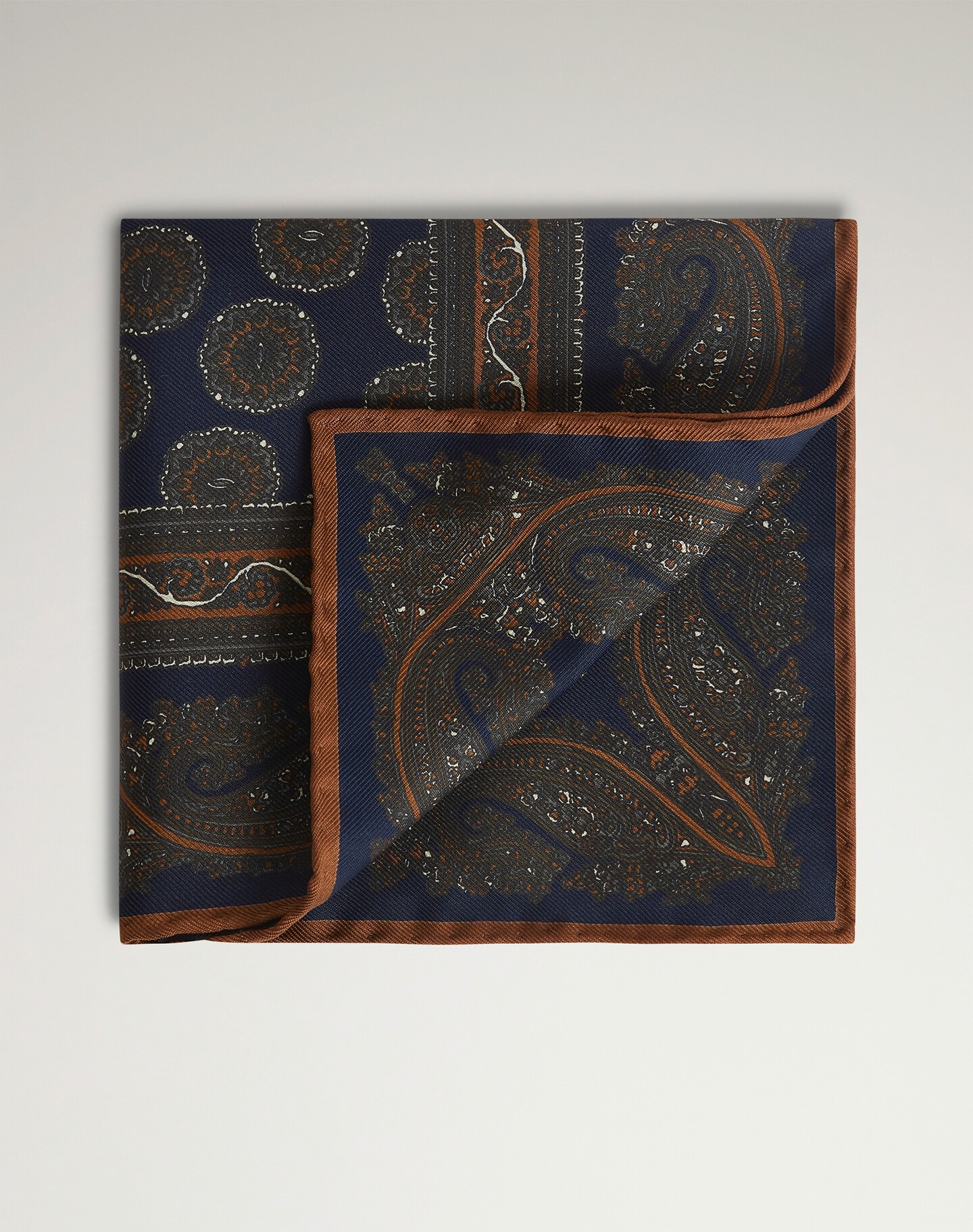 Pañuelo de bolsillo de seda floral con estampado serigrafiado de medallones - 1