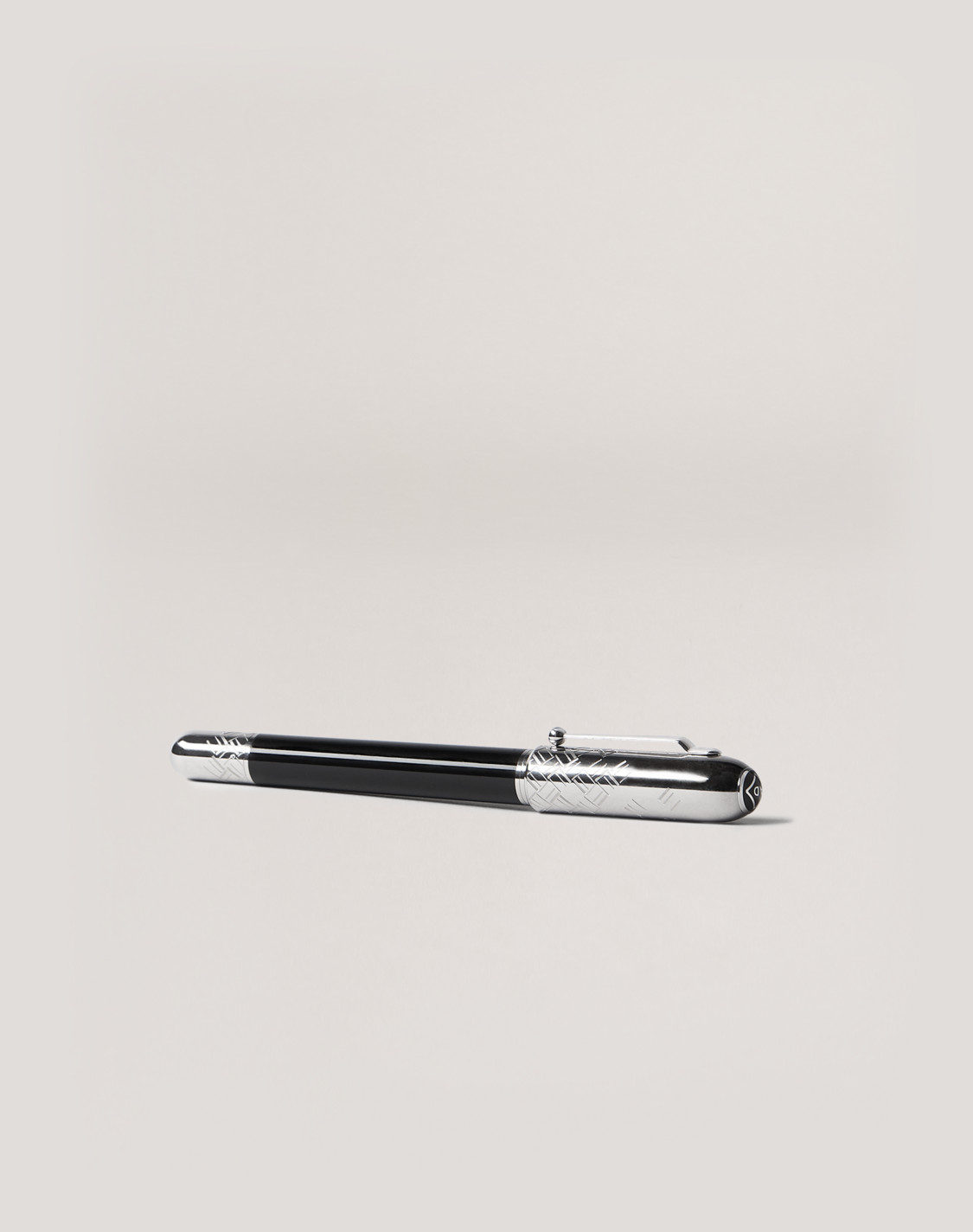 w1125_be4e4e4.jpg